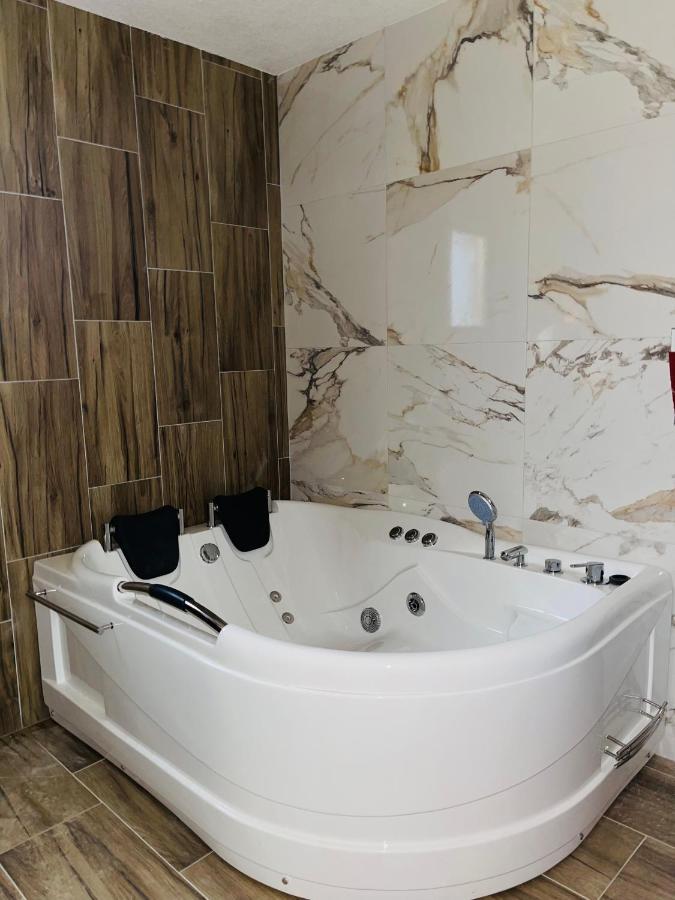 Chalet Montenegrina With Jacuzzi Колашин Экстерьер фото